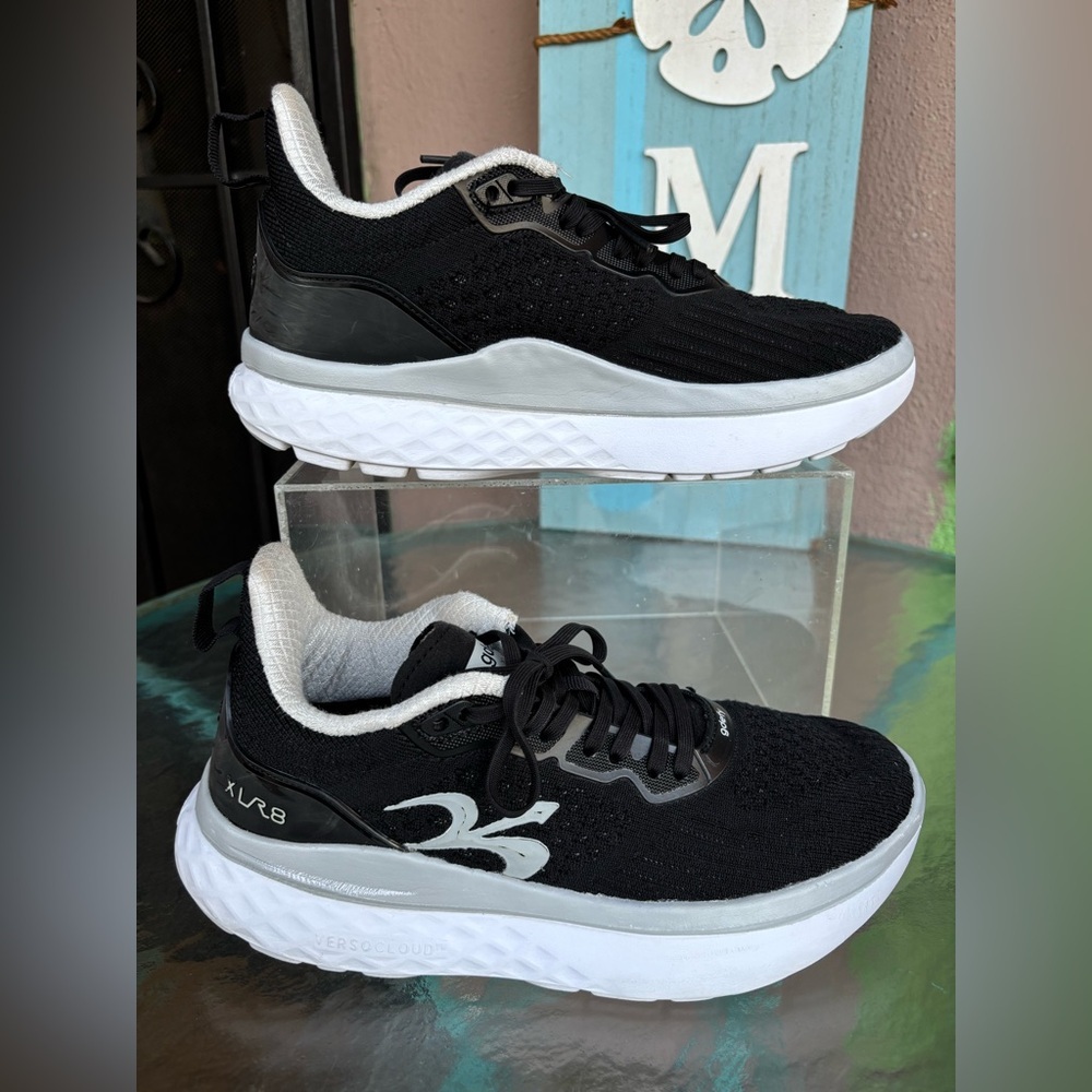😍Gravity Defyer Gray Sneakers😍 size 8.5 Excellent condition, Box C